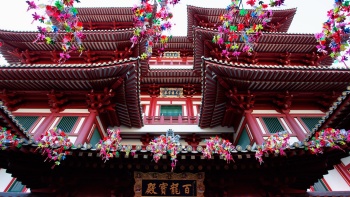 Close-up of the roof of the Longhua Temple of the Buddha Tooth Relic Temple in Singapore 