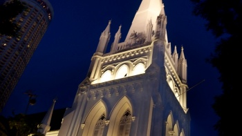 Night view of Saint Andrew's Cathedral building 